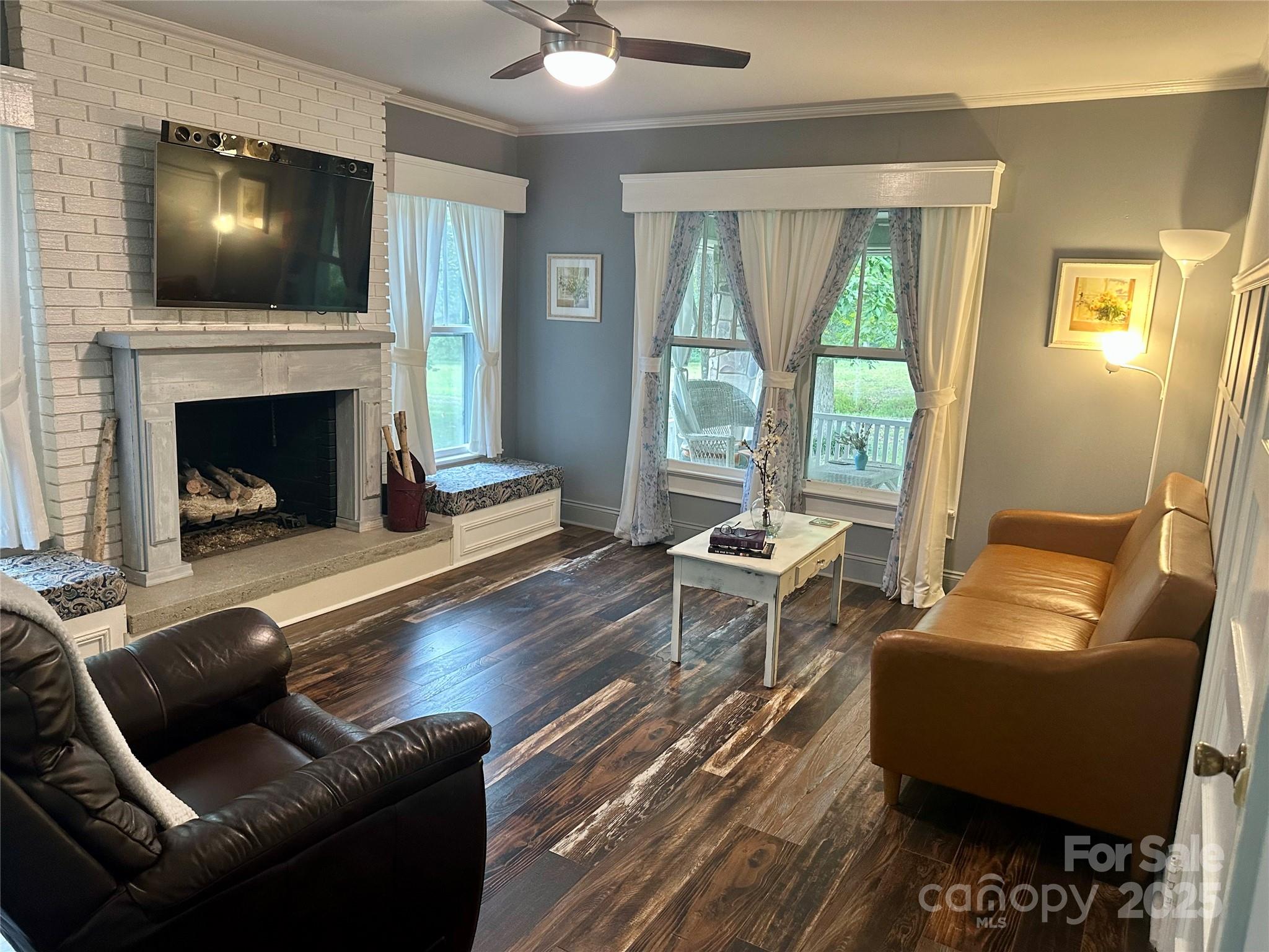 1547 Roseland Drive