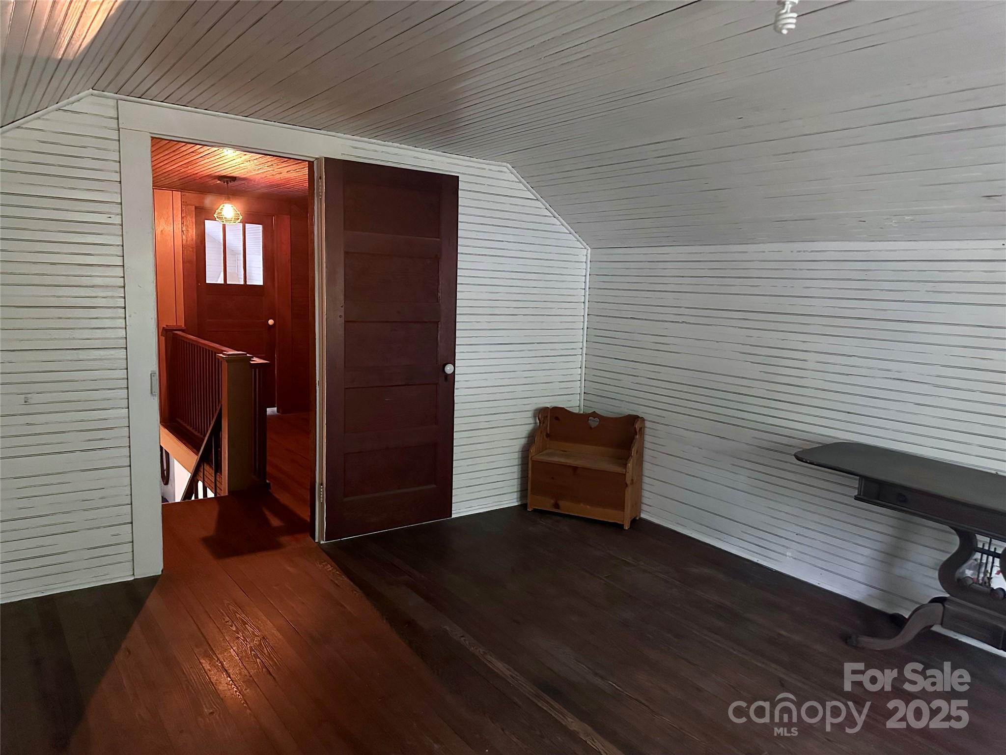 1547 Roseland Drive