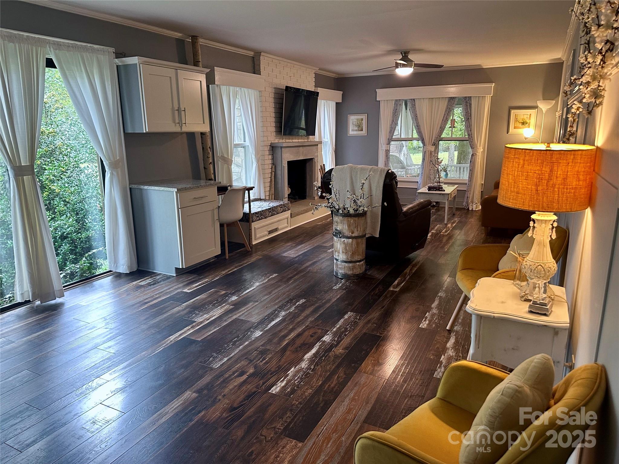 1547 Roseland Drive