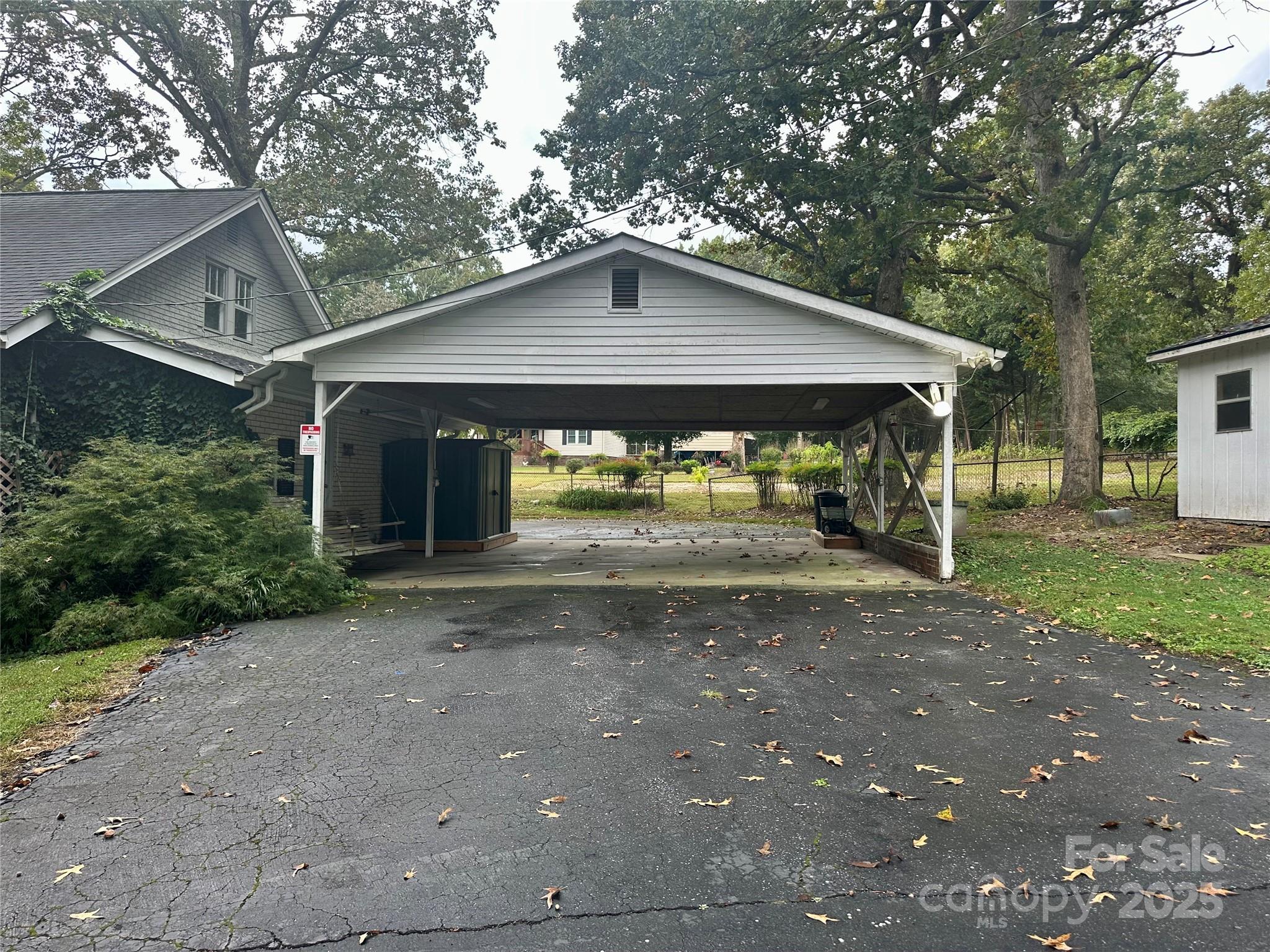 1547 Roseland Drive