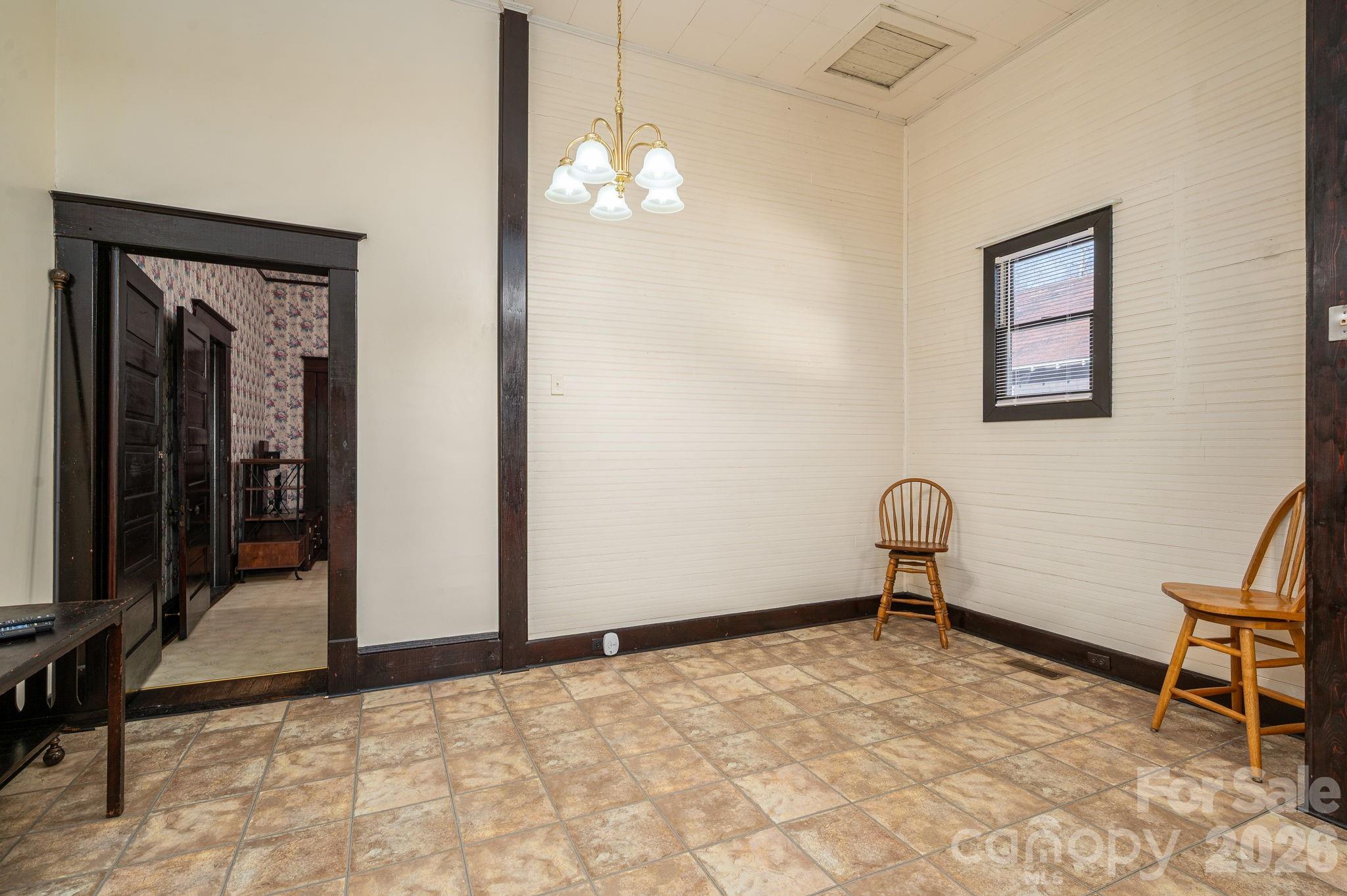 331 S Laurel Street