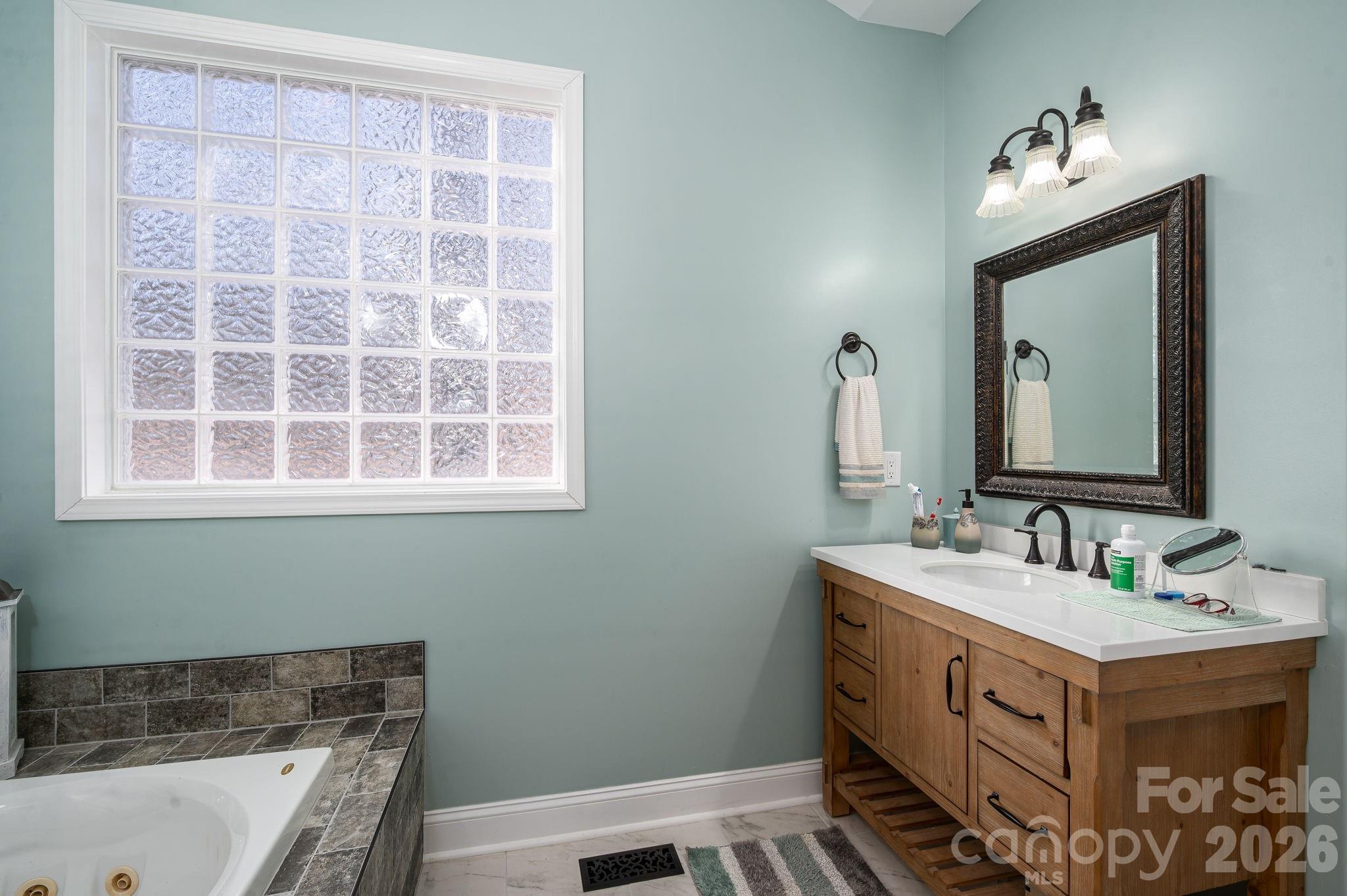 3272 Oak Ridge Circle