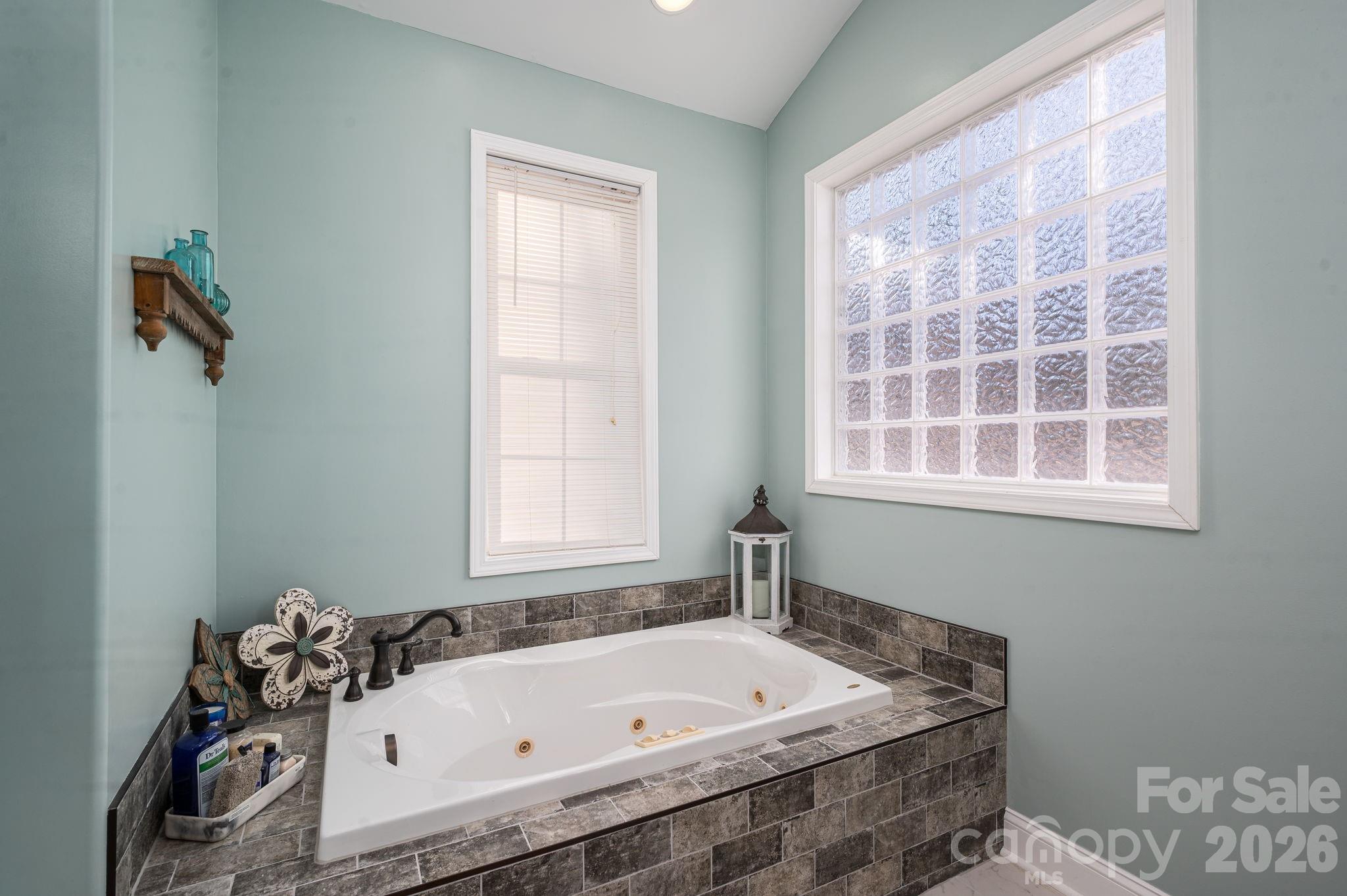 3272 Oak Ridge Circle