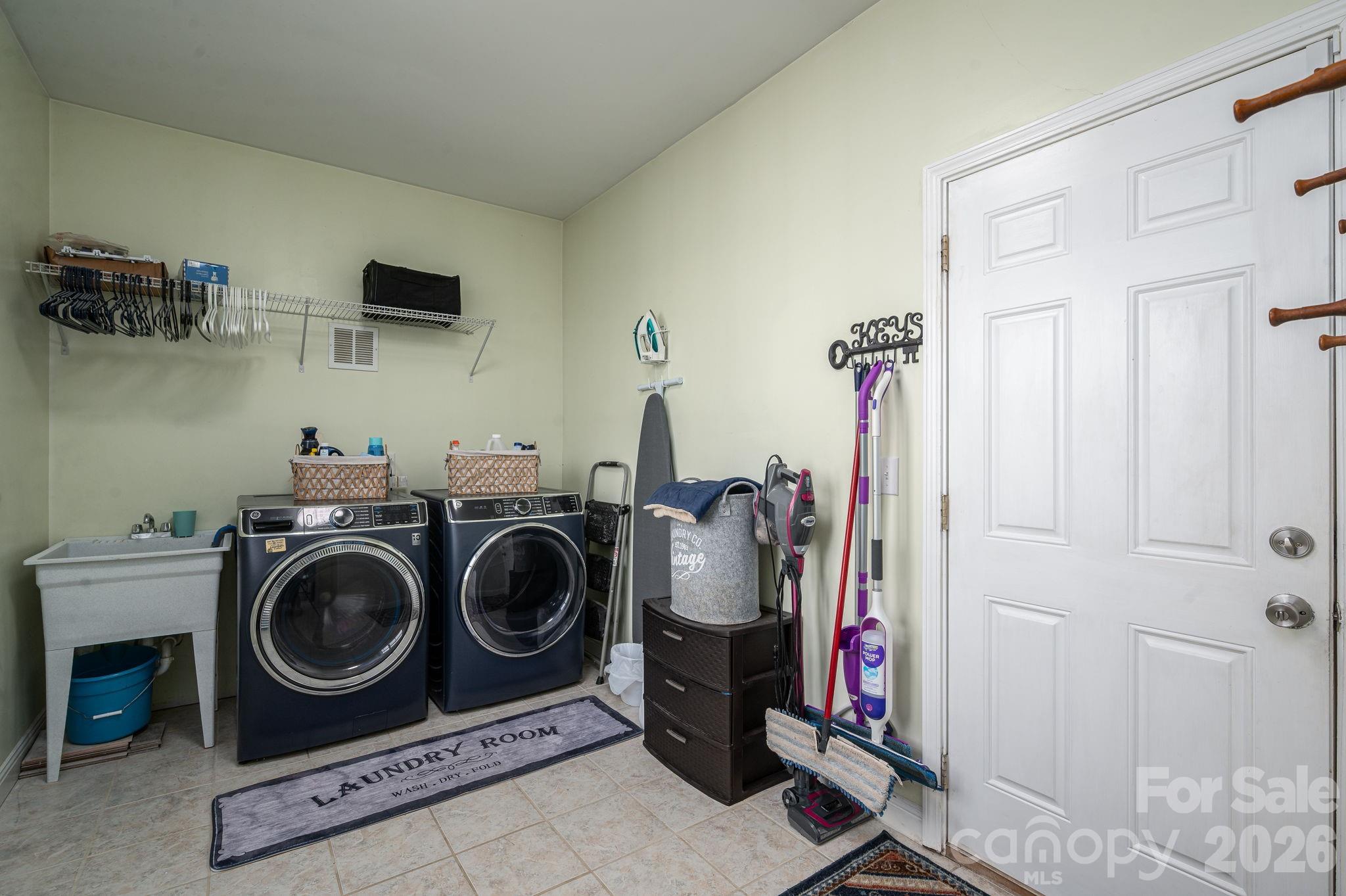 3272 Oak Ridge Circle