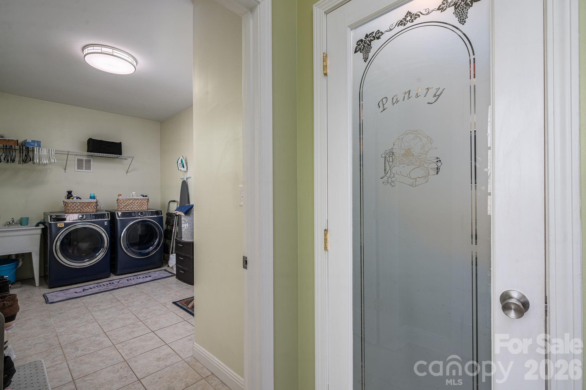 3272 Oak Ridge Circle
