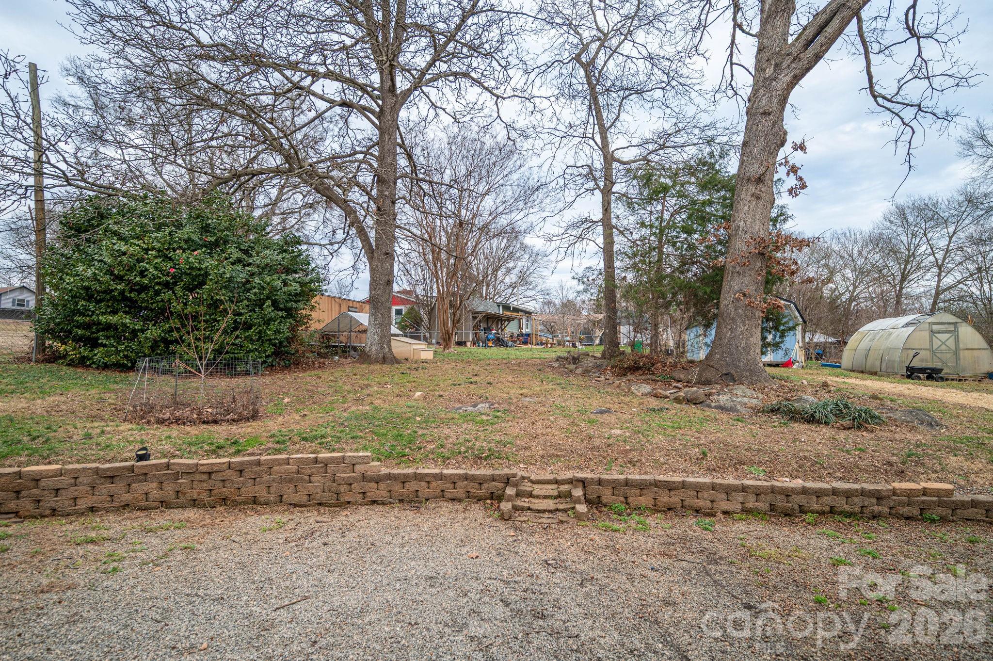 606 Huss Street