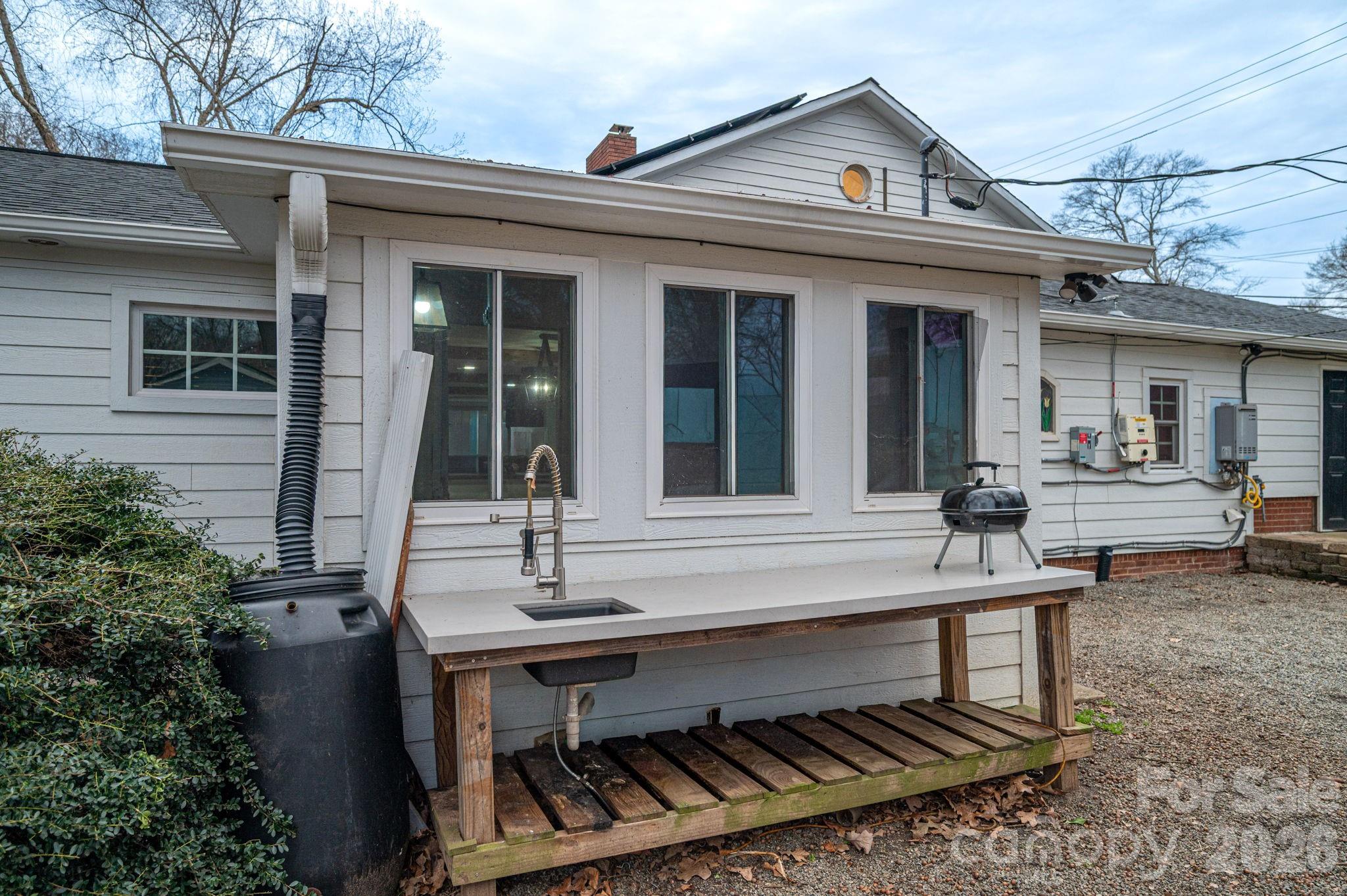 606 Huss Street
