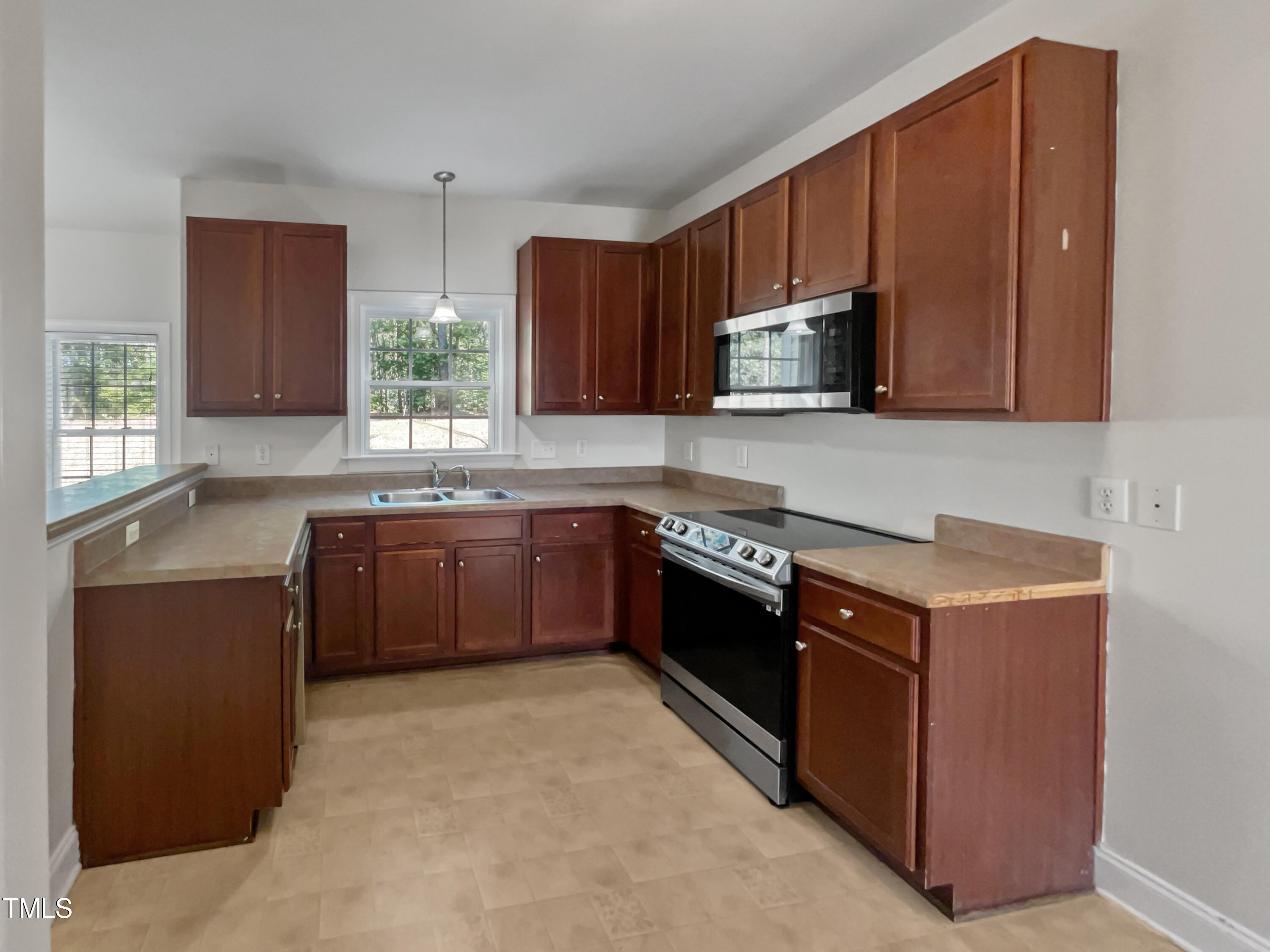 809 Pyracantha Drive