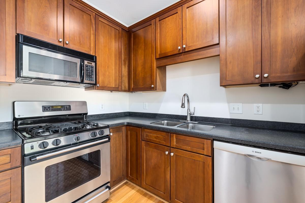 1300 Cameron View Court