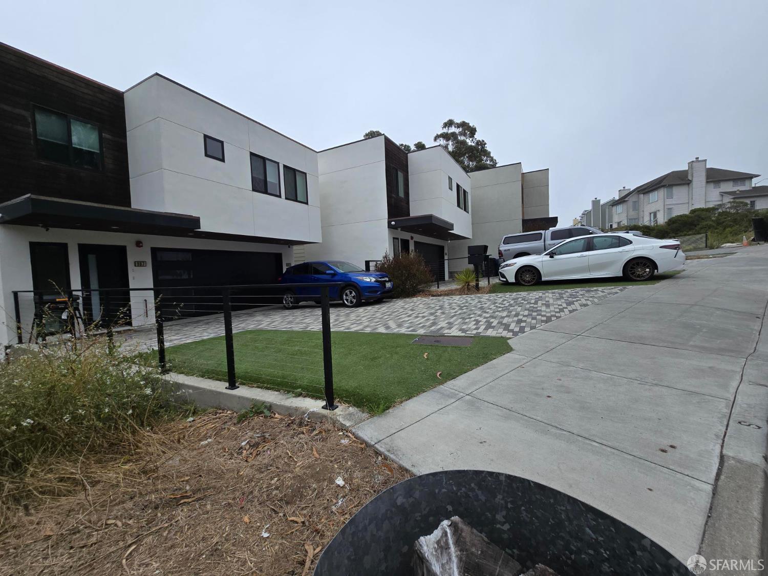 983 Crocker Avenue