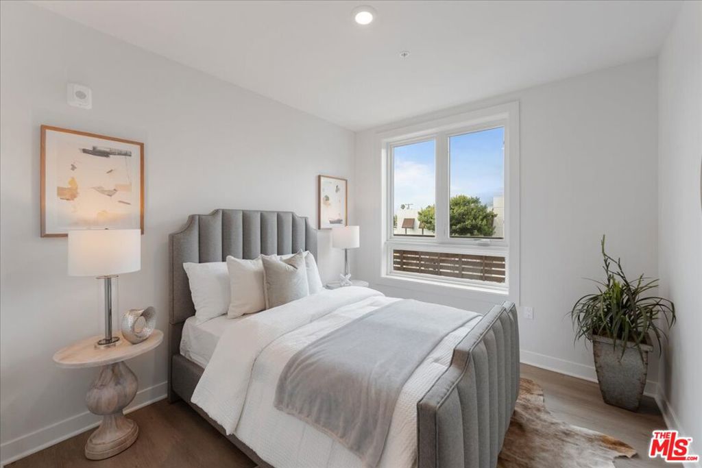 860 E Valley Boulevard