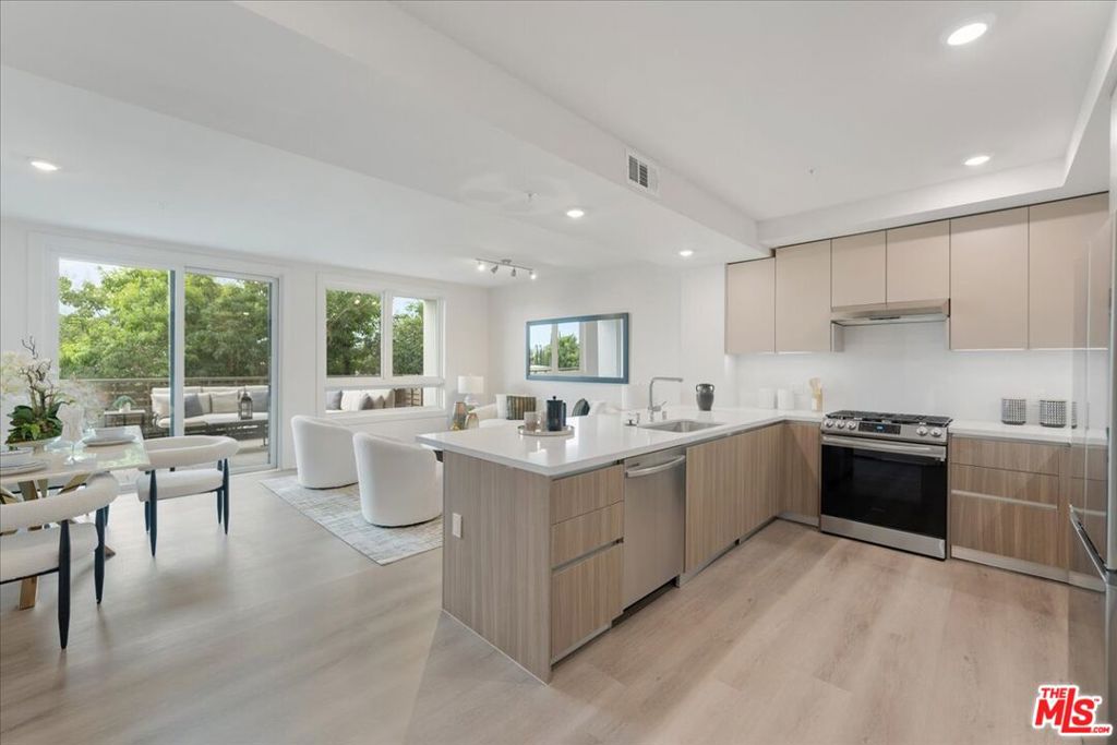 860 E Valley Boulevard