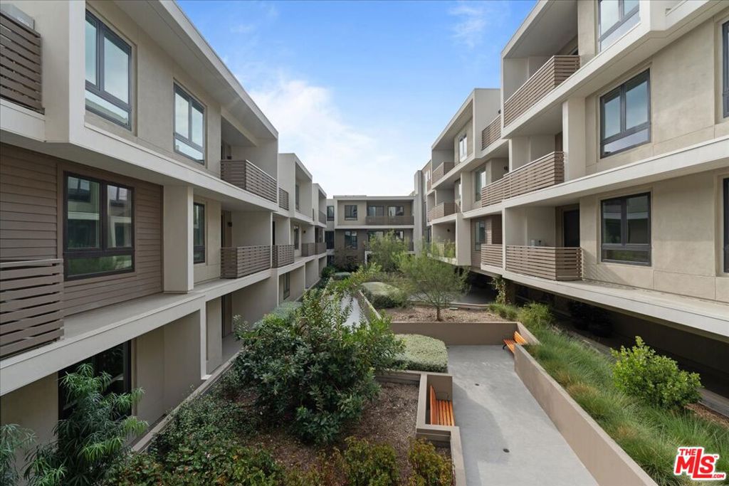 860 E Valley Boulevard