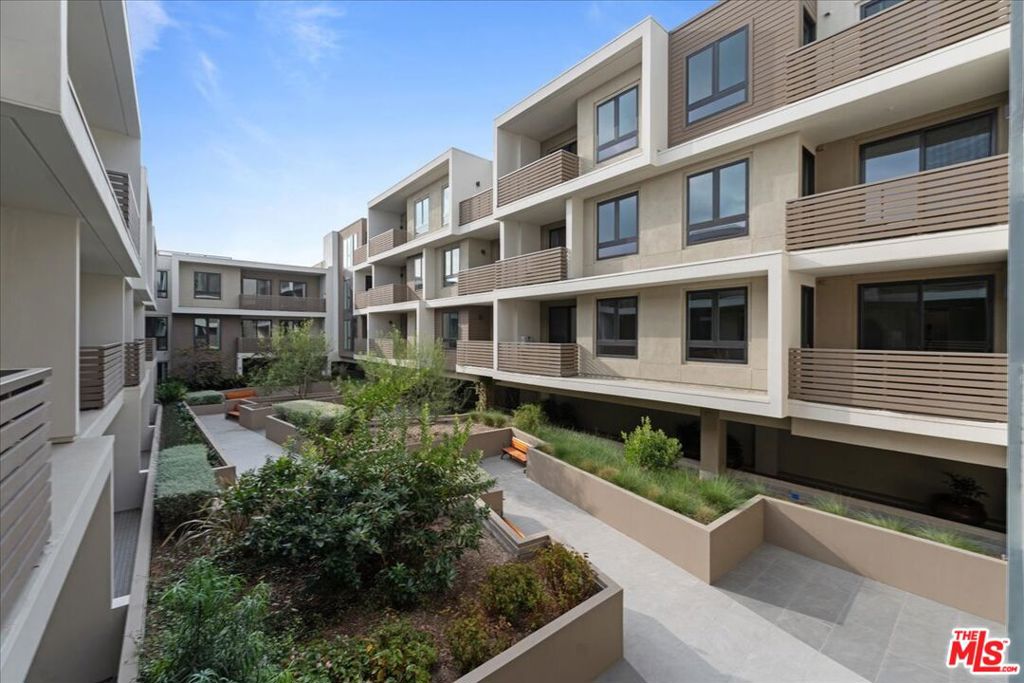 860 E Valley Boulevard