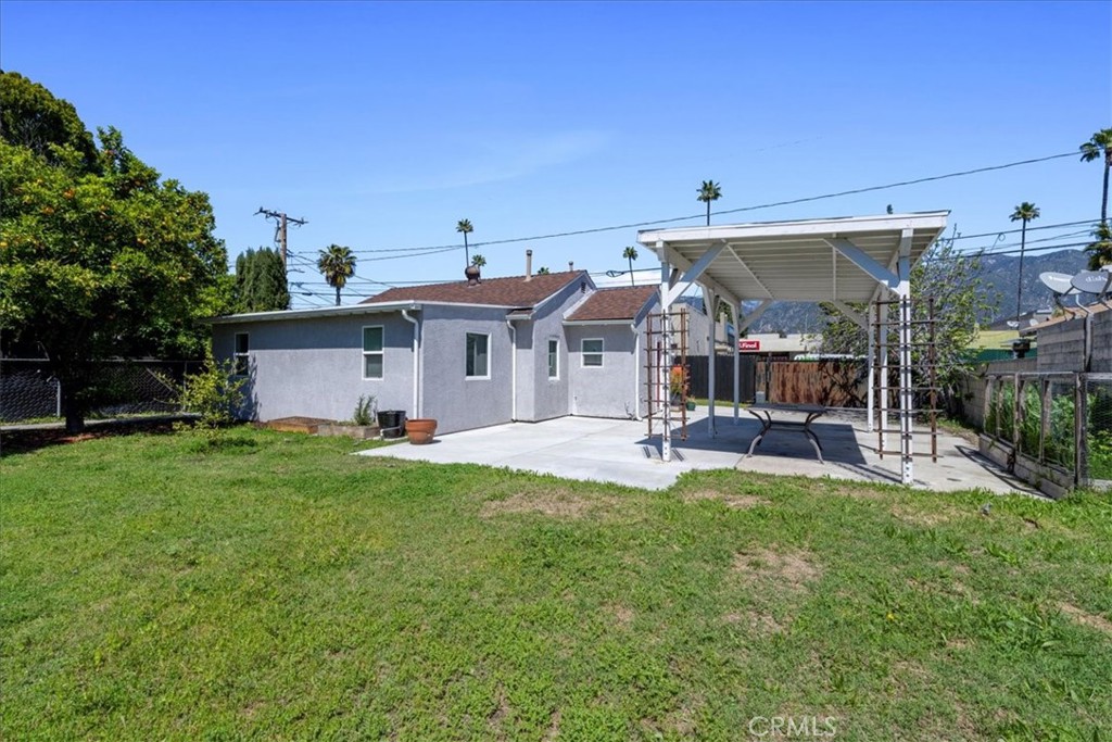 3263 E Green Street