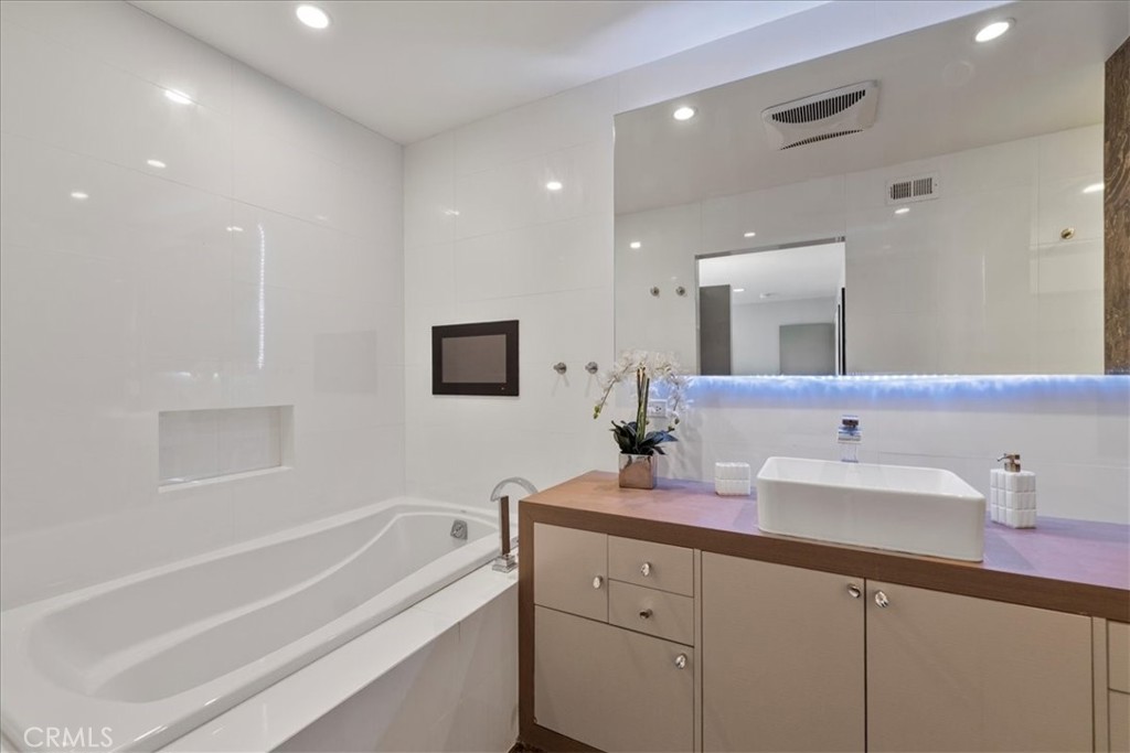 866 Sierra Madre Villa Avenue 7