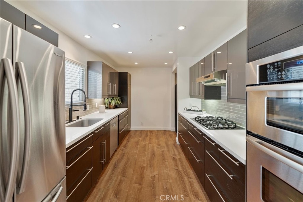 866 Sierra Madre Villa Avenue 7