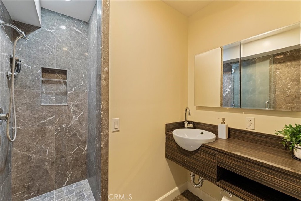 866 Sierra Madre Villa Avenue 7