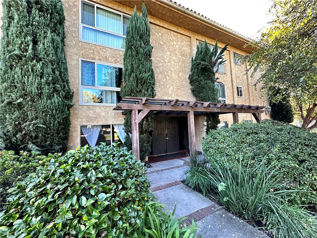 120 S Sierra Madre 204