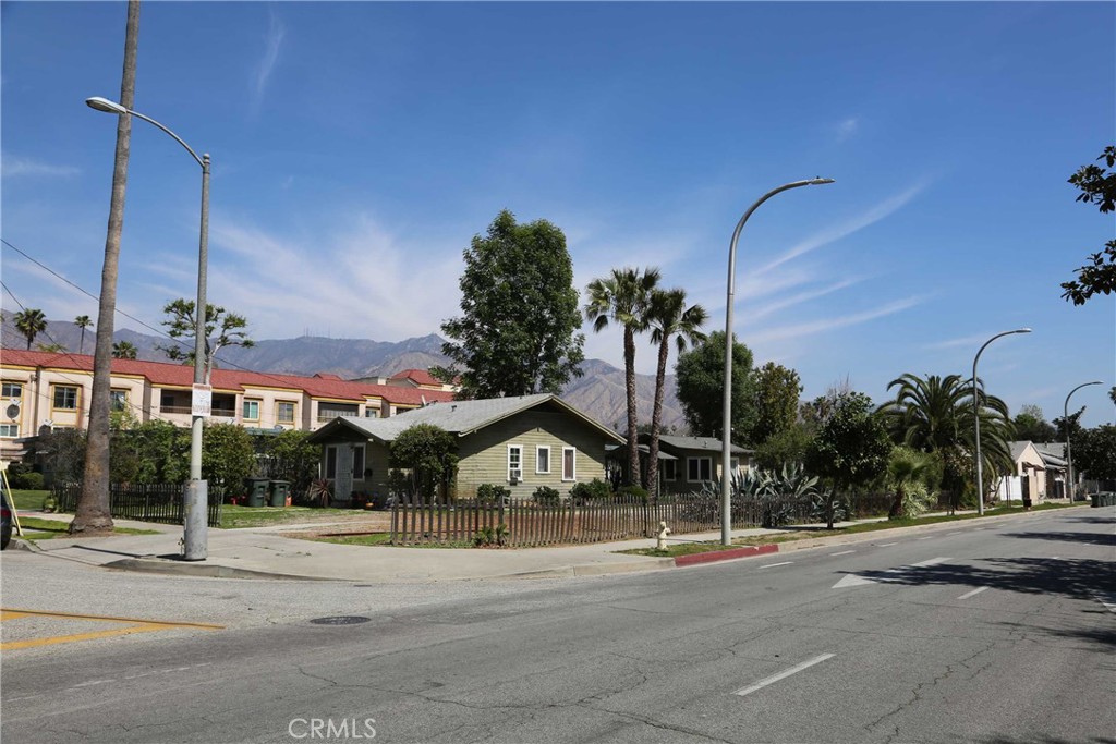 398 N Holliston Avenue