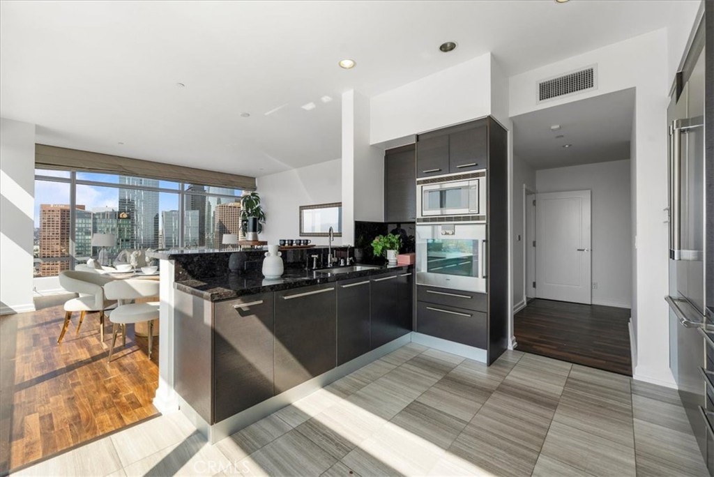 900 W Olympic