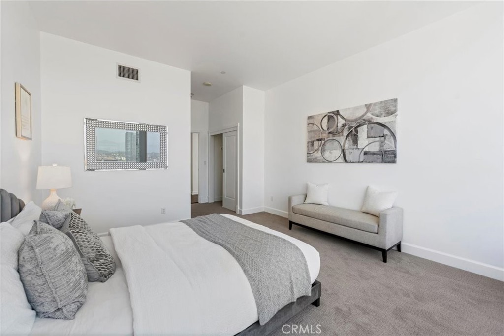 900 W Olympic