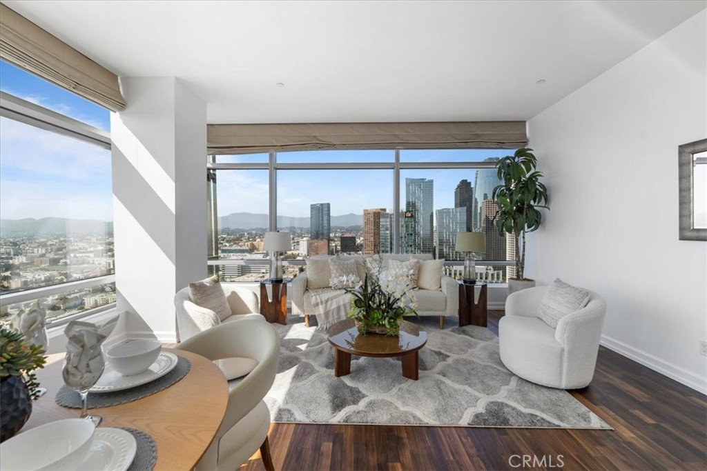 900 W Olympic