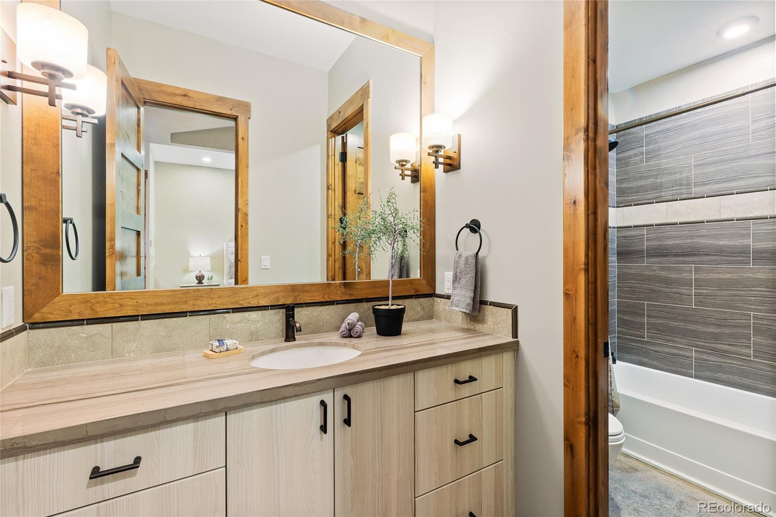 5976 Stone Creek Drive