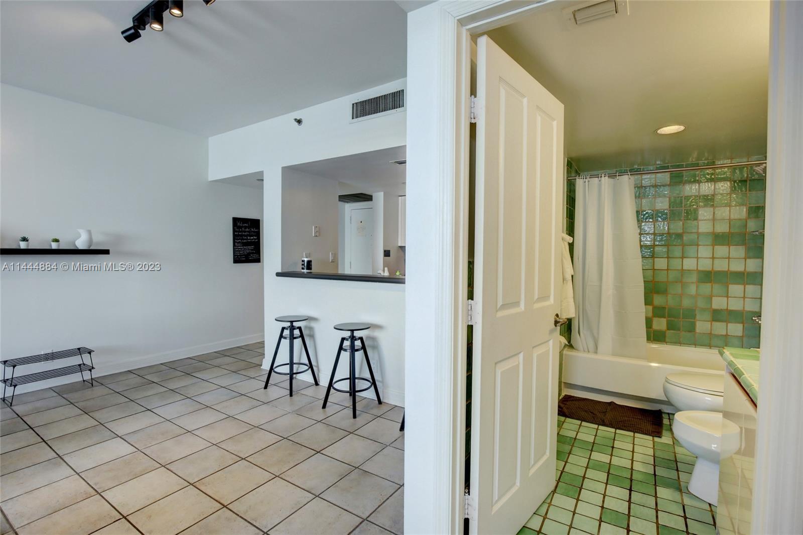 834 Ocean Dr # 212