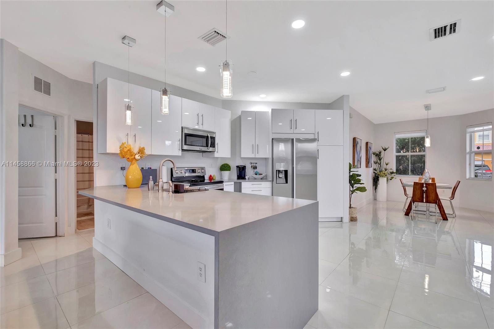 8533 NW 114th Ct