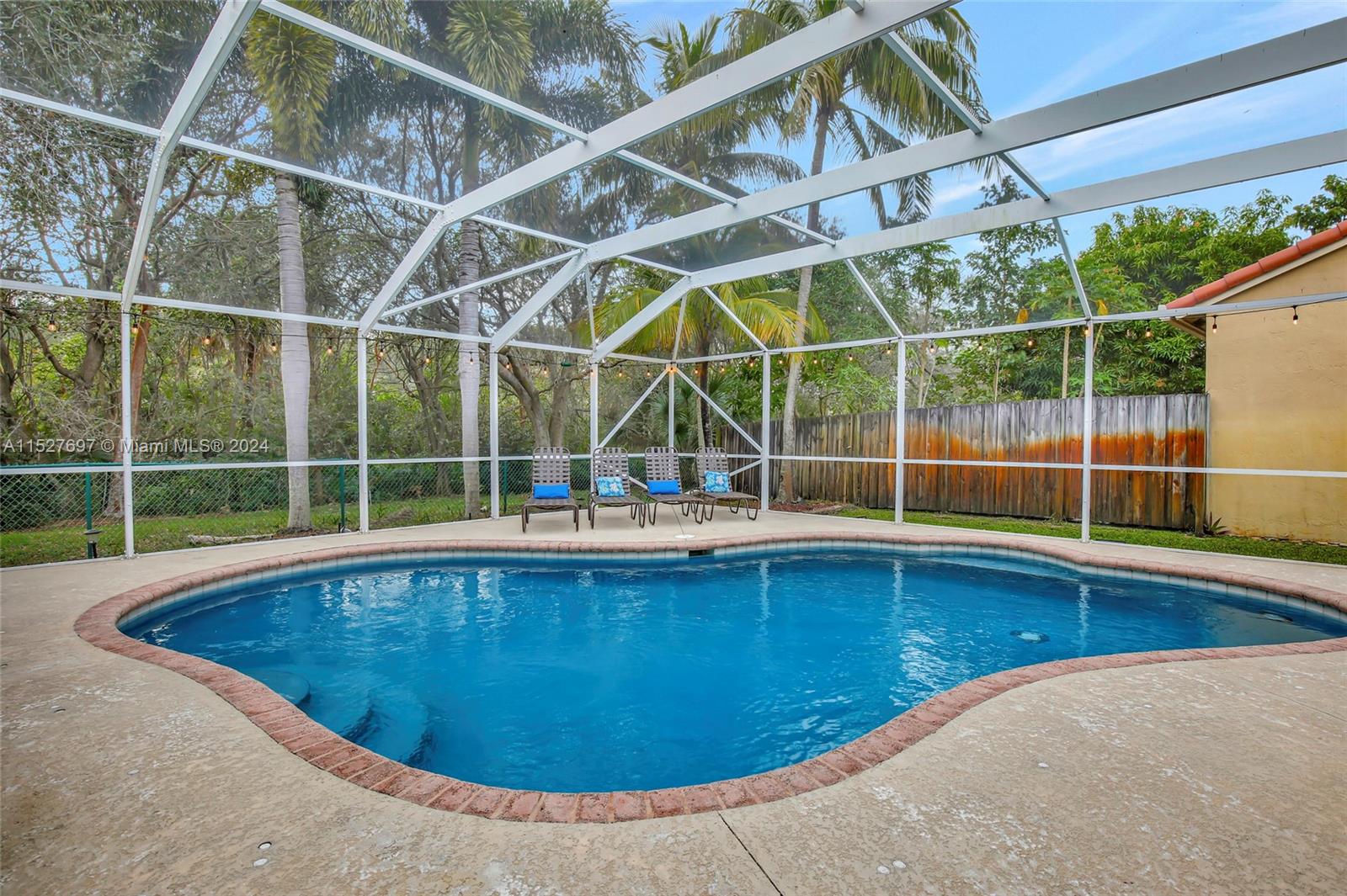 118 SW 206th Ave