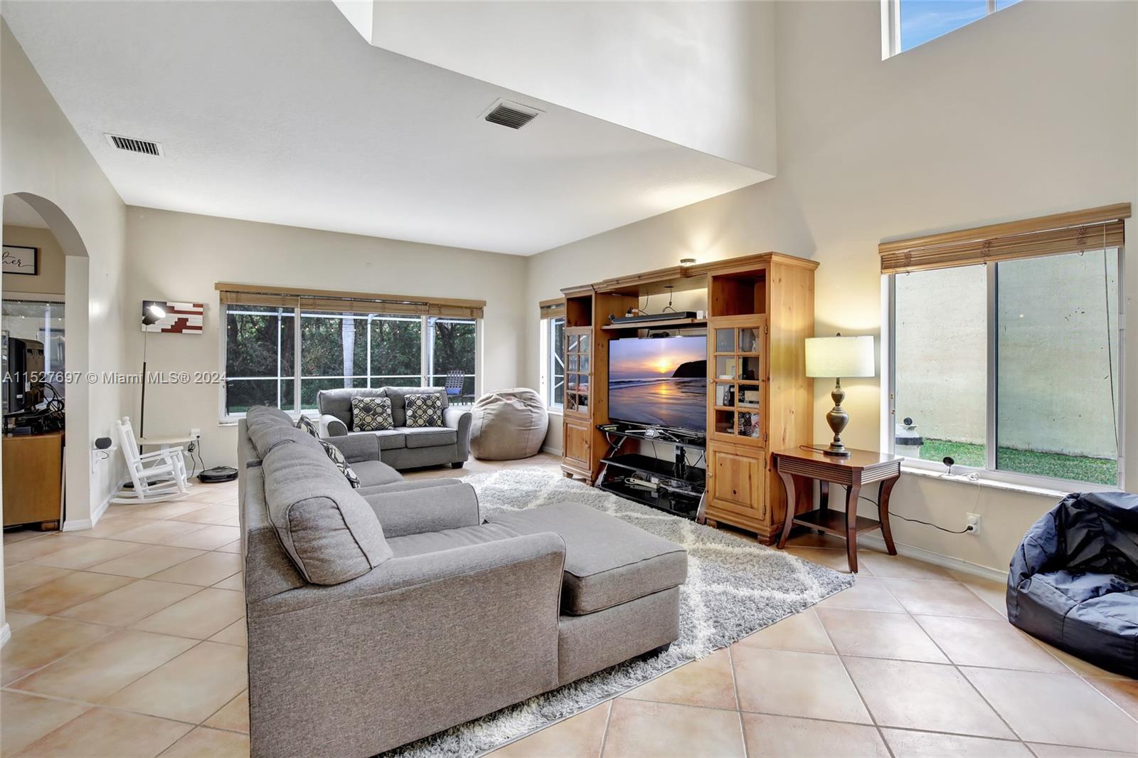 118 SW 206th Ave