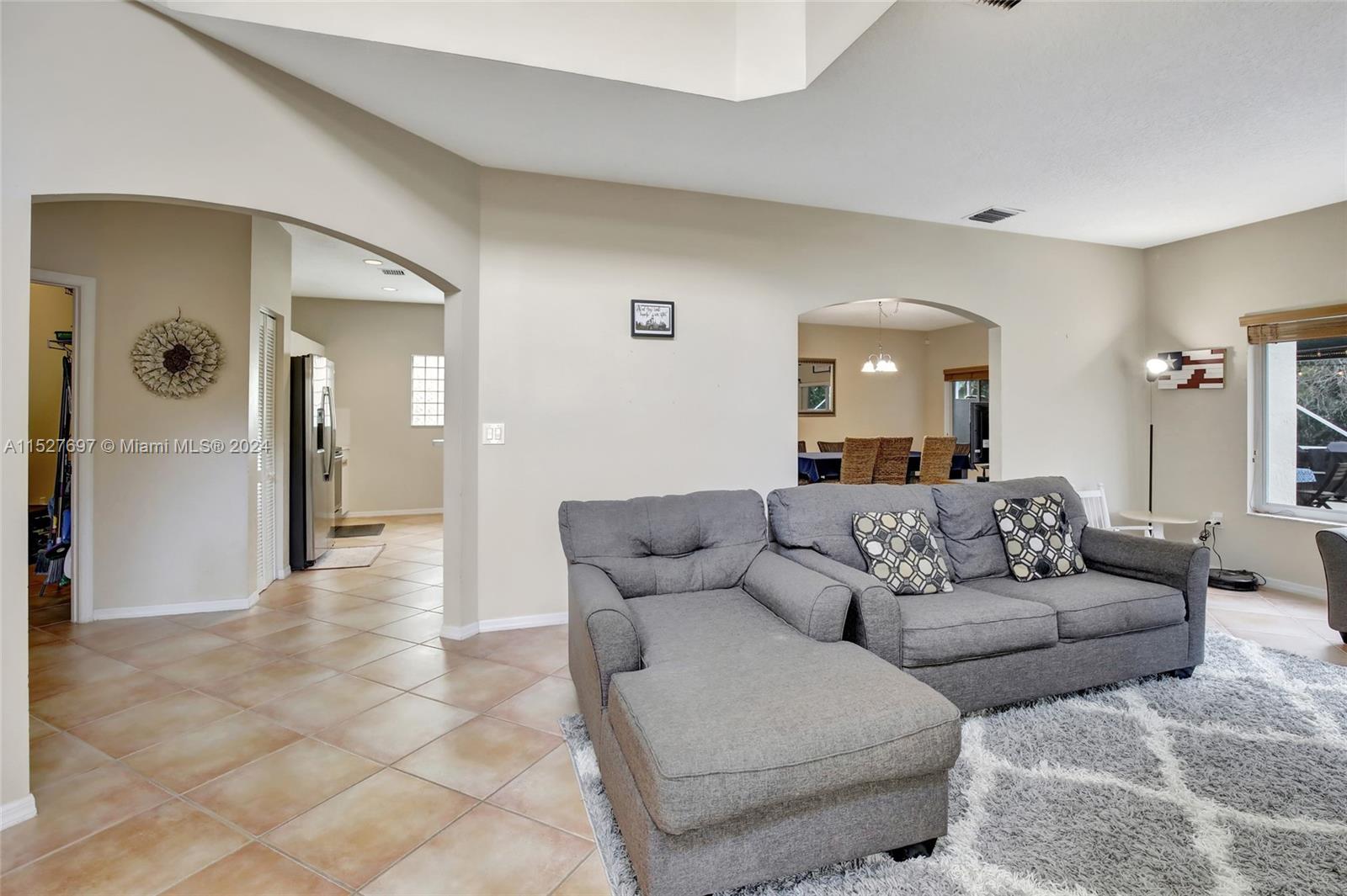 118 SW 206th Ave