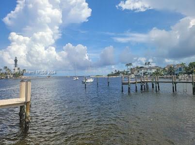 2508 Bay Dr # 11