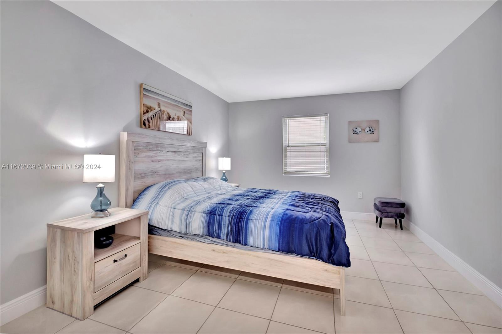 61 Collins Ave # 403