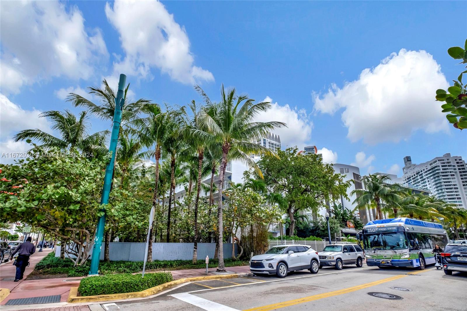 61 Collins Ave # 403