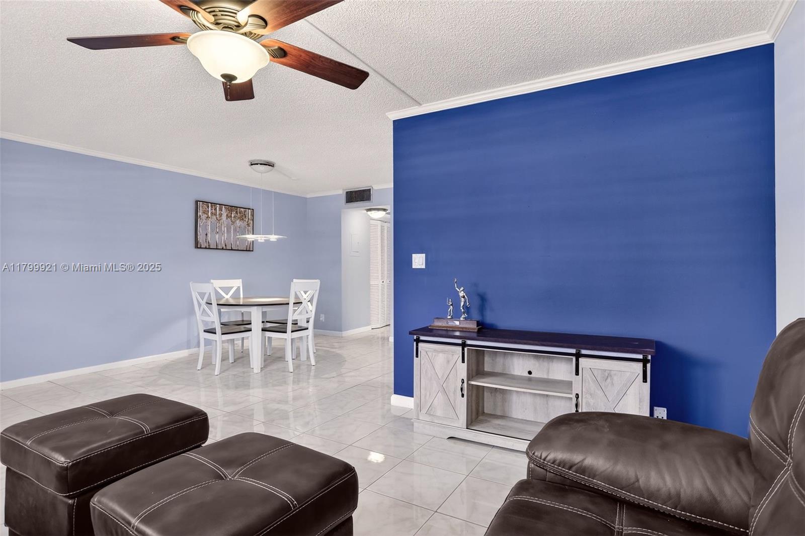 2405 Antigua Cir # E1