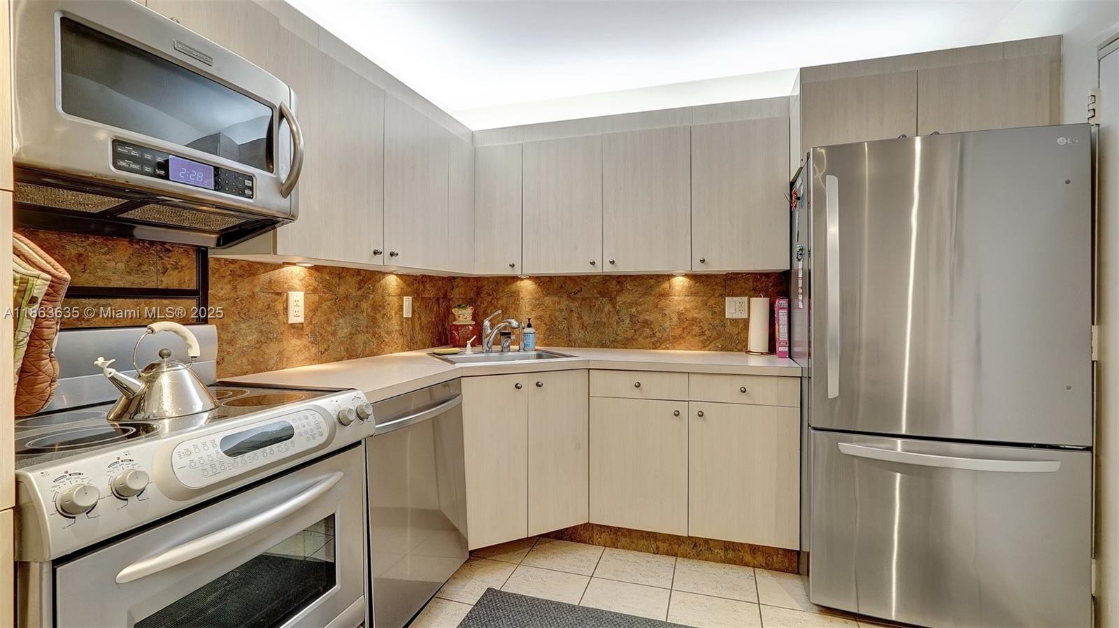 1500 S Ocean Dr # 12H