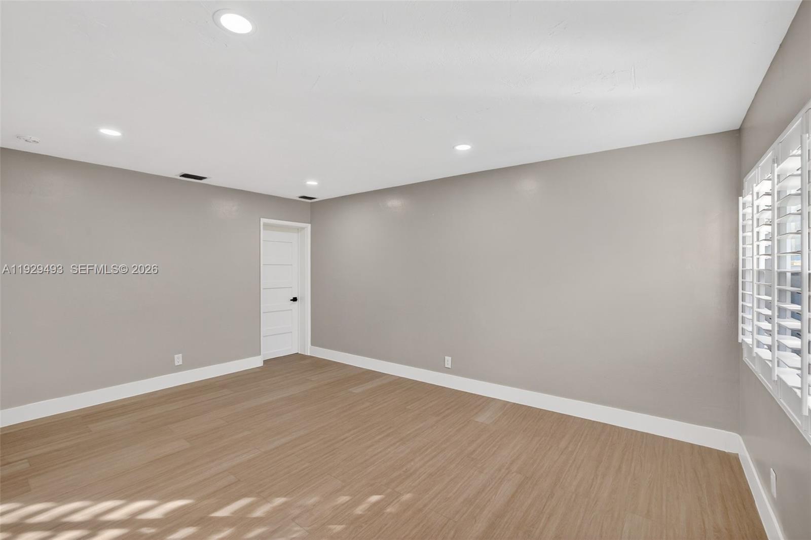 1015 NE 17th Ct