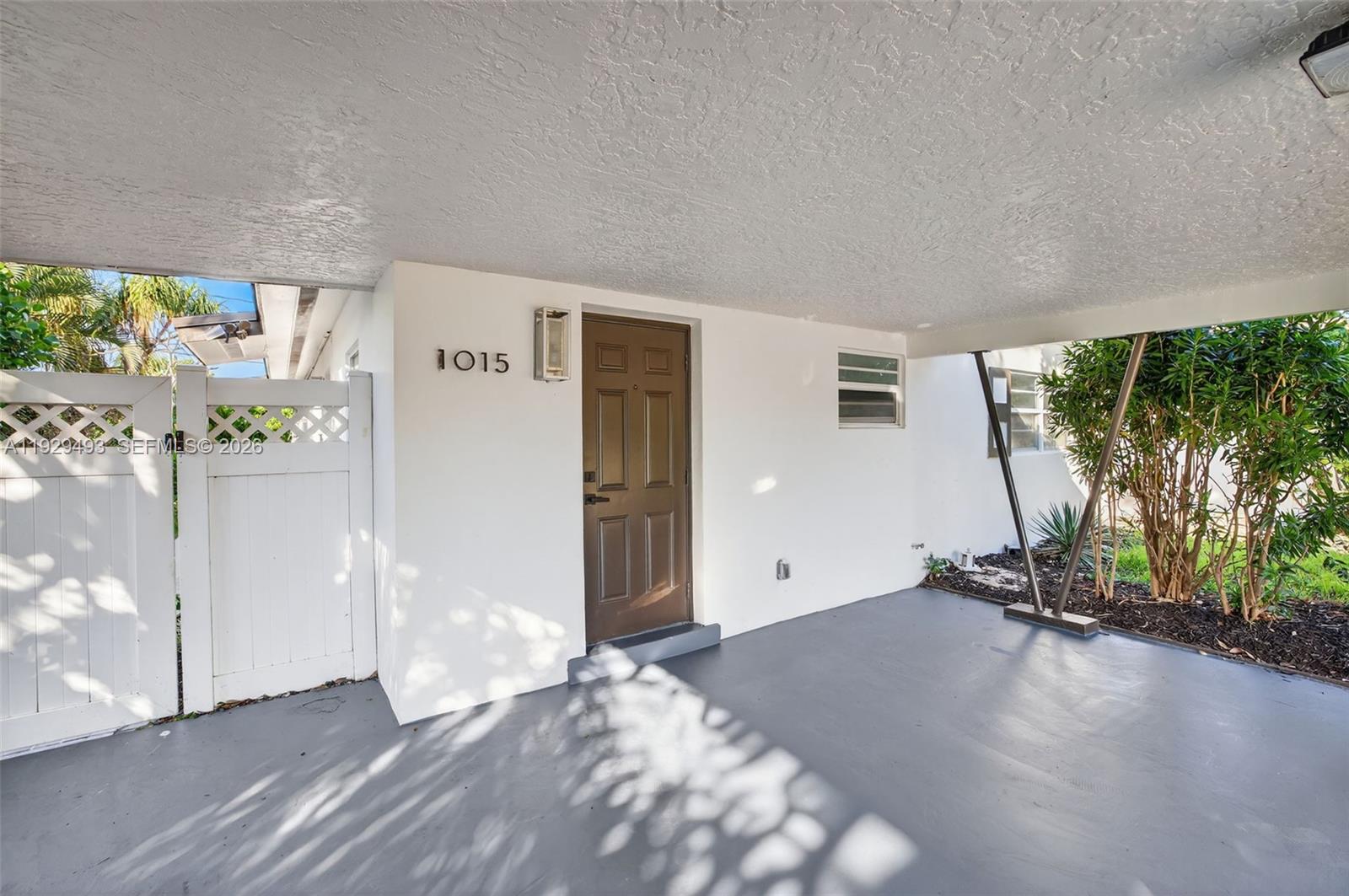 1015 NE 17th Ct
