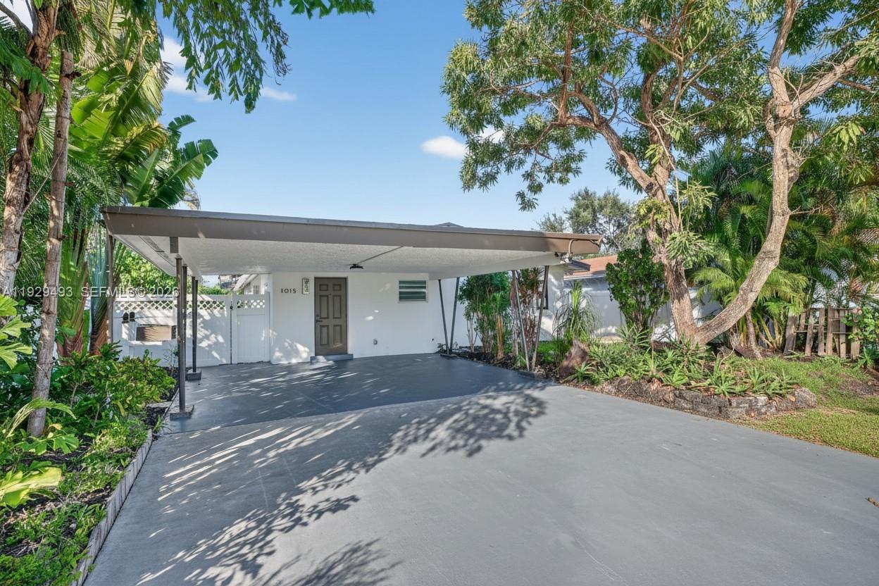 1015 NE 17th Ct