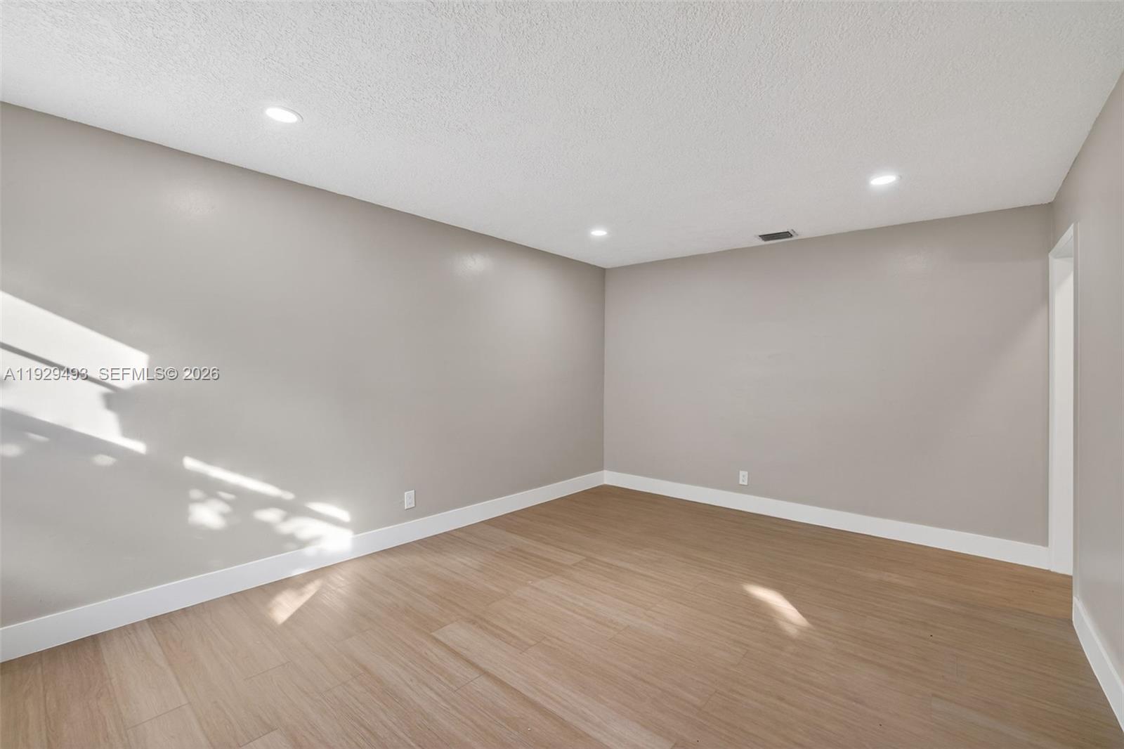 1015 NE 17th Ct
