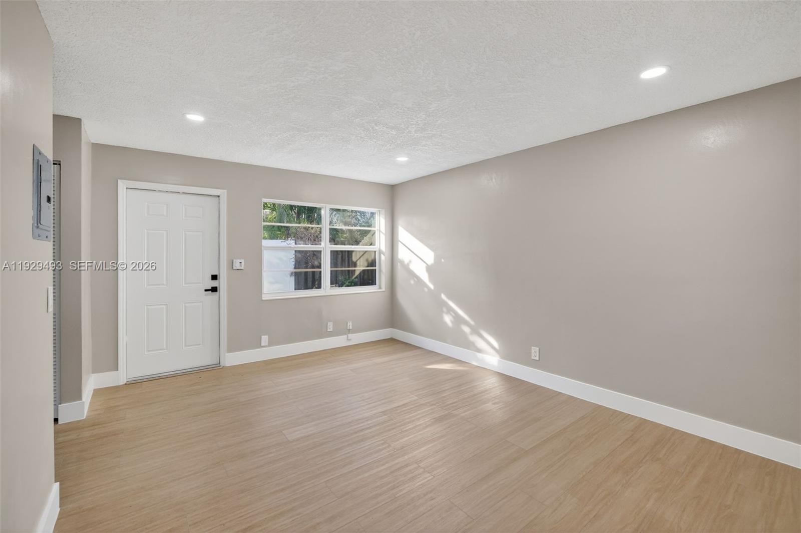 1015 NE 17th Ct