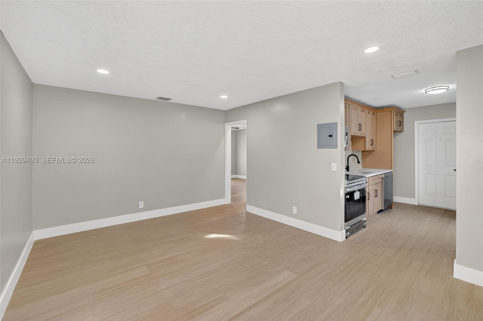 1015 NE 17th Ct