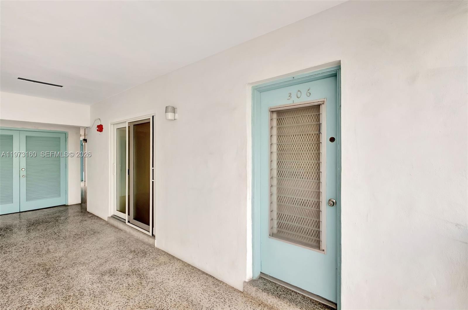 350 Collins Ave # 306