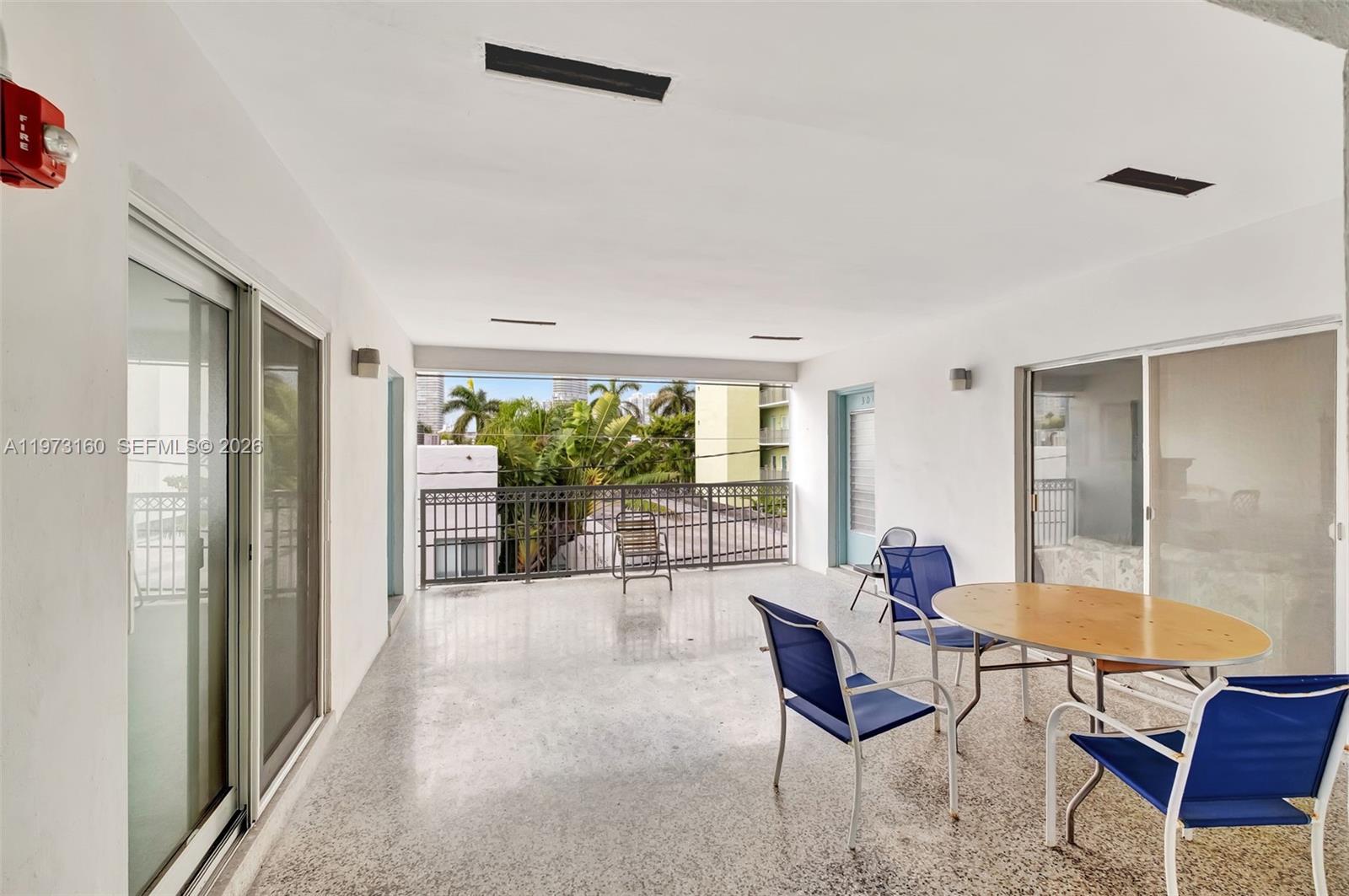 350 Collins Ave # 306