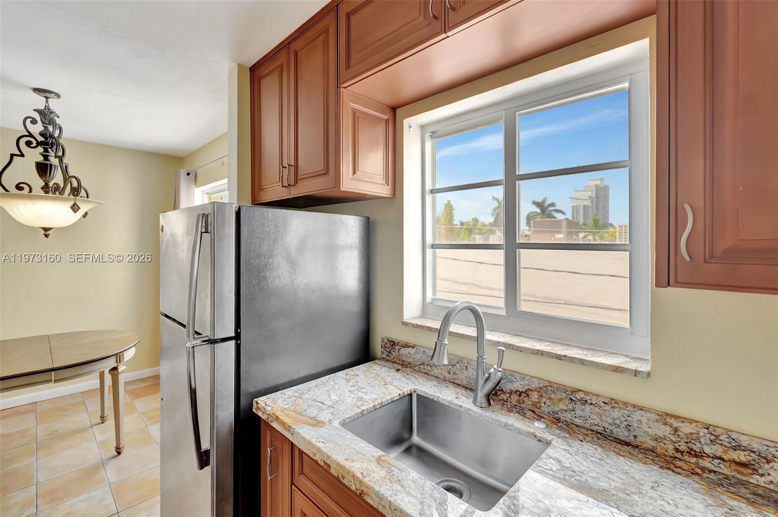 350 Collins Ave # 306
