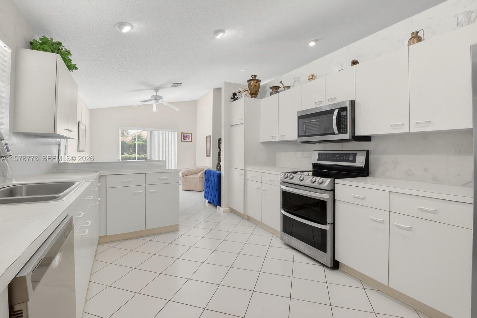 5244 Bodega Pl