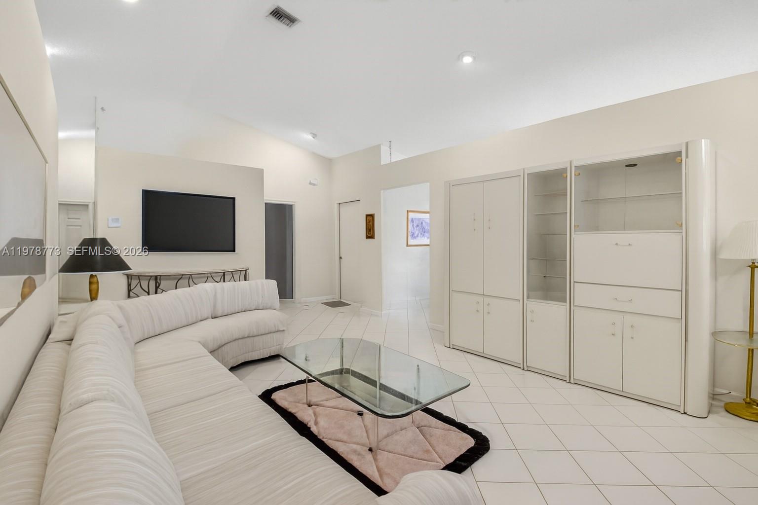 5244 Bodega Pl