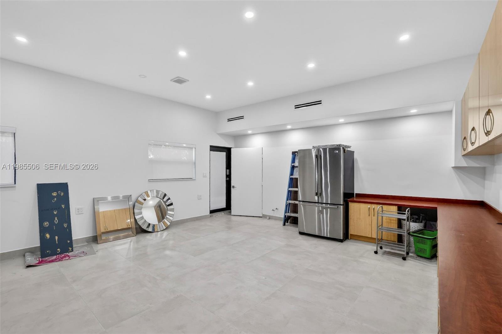 3000 Riverland Rd